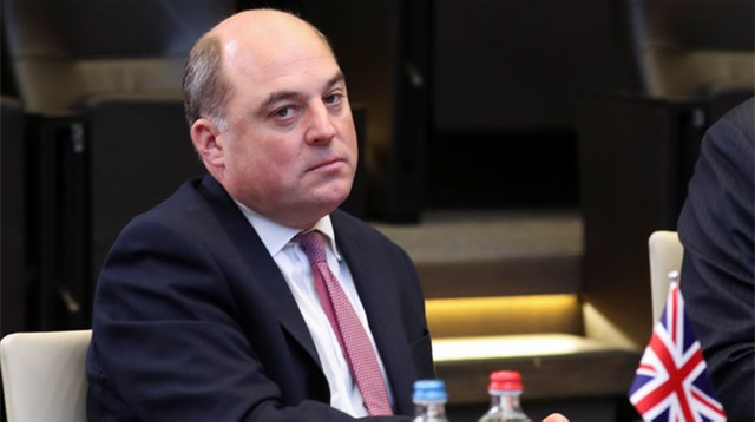 英媒:英國防大臣華禮仕向首相辛偉誠遞交辭呈
